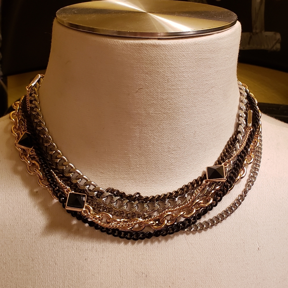 NWT GUESS multi chain choker